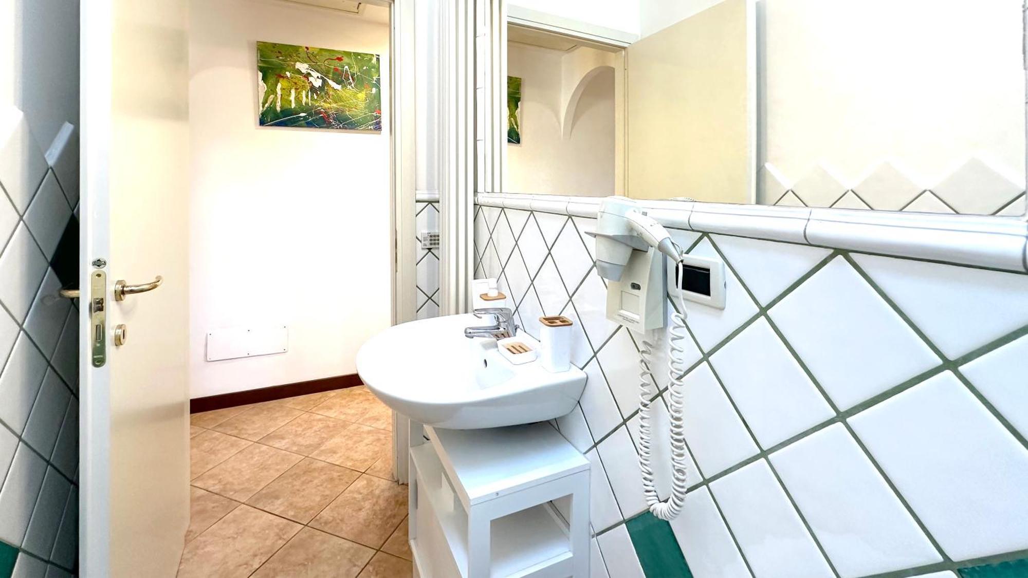 Int 4 - Suite Edoardo By Residence San Luca โบโลญญา ภายนอก รูปภาพ